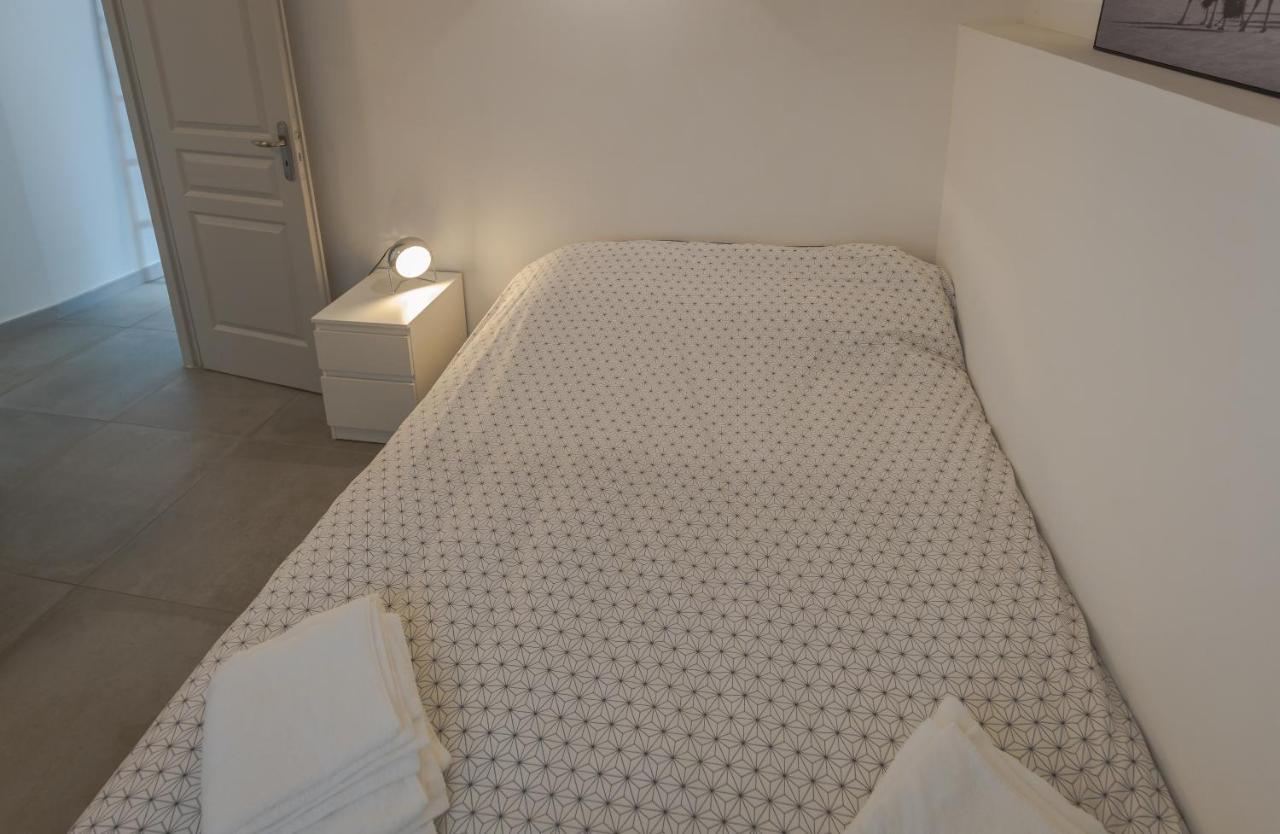 Appartement Terrasse climatisé calme en centre-ville LʼIsle-sur-la-Sorgue Exterior foto